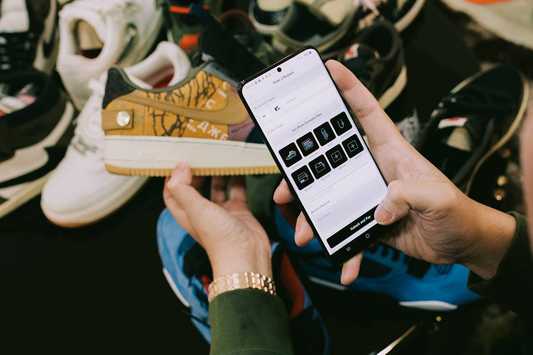 Kontrola pravosti každé tenisky je zásada našeho eshopu. Garantujeme zákazníkům doručení 100% pravé zboží. pickUP