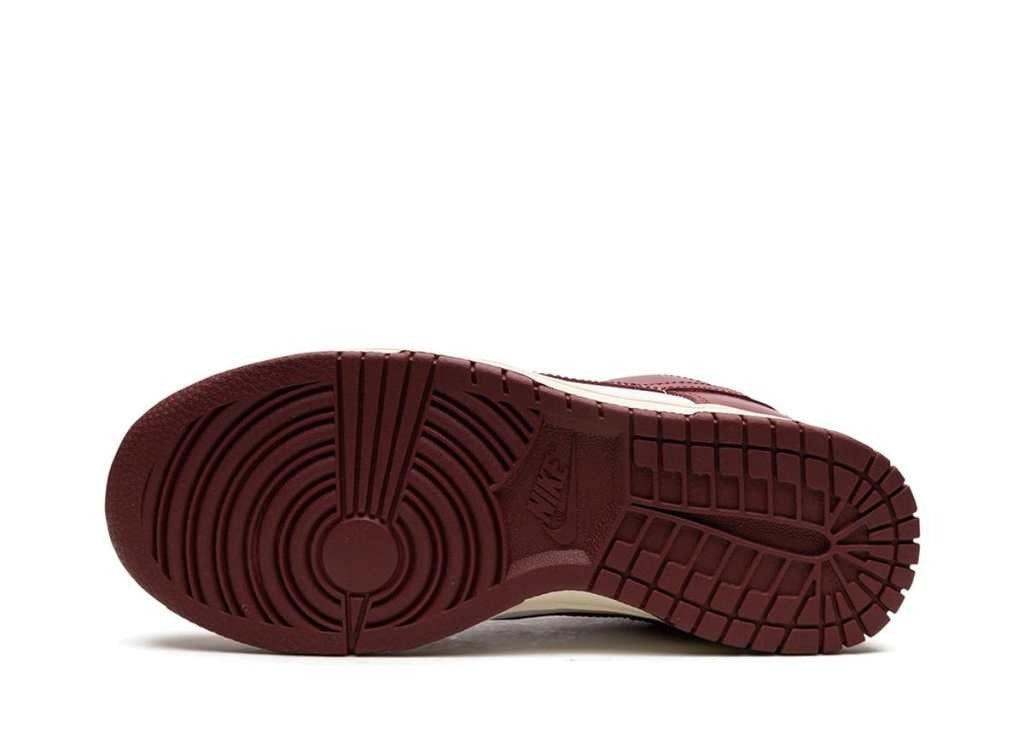 Nike Dunk Low Vintage Team Red (W) - pickUP