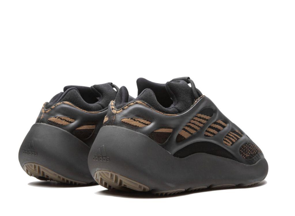 adidas Yeezy 700 V3 Clay Brown - pickUP